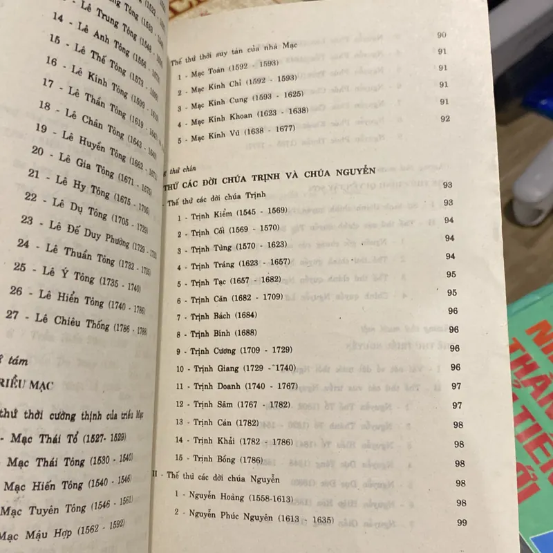 THẾ THỨ CÁC TRIỀU VUA VIỆT NAM (XB 2005) 697743