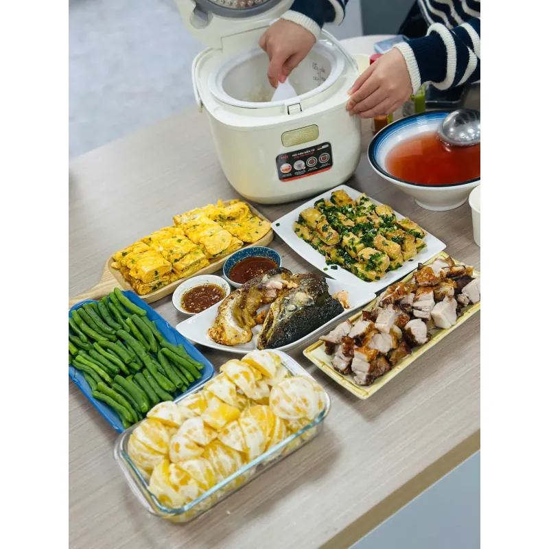 Nồi cơm điện lòng gốm cao cấp UNIE URC818P, Có chế độ cơm cháy độc đáo 799231