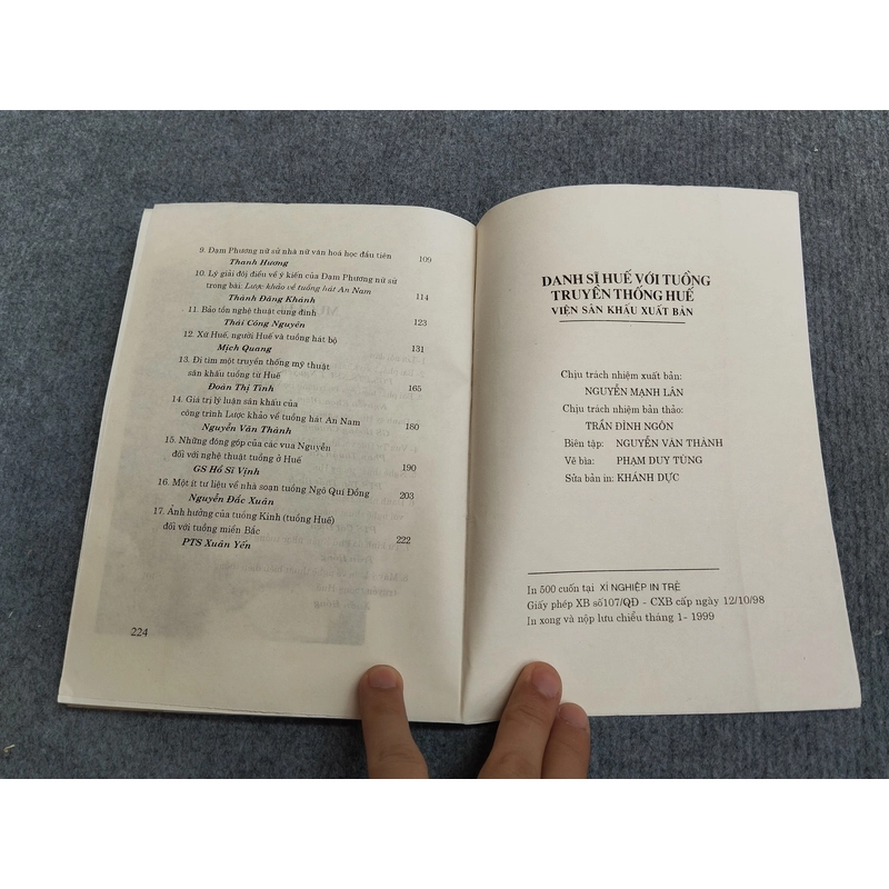 DANH SĨ HUẾ VỚI TUỒNG TRUYỀN THỐNG 548220