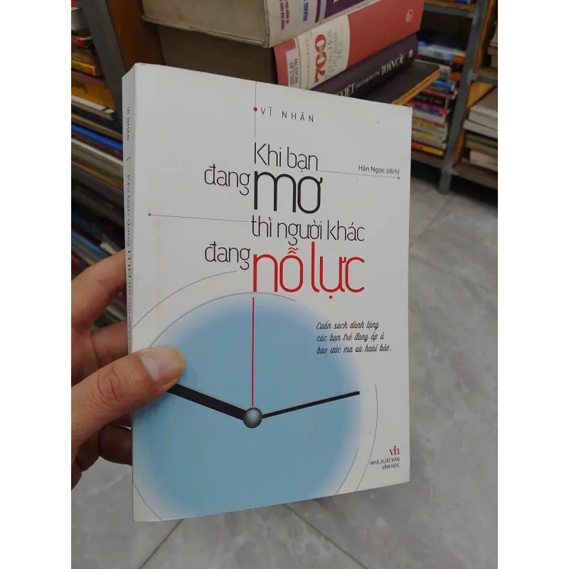 Sách - Khi bạn đang mơ thì người khác đang nỗ lực  (B1) 701564