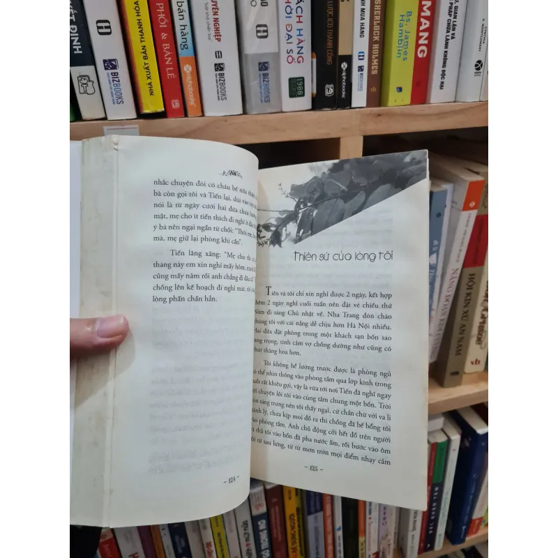 Hạnh - Vương Thúy An, mới 70% (2 trang ở giữa có bẩn do ép hoa) (TSTK) 674317