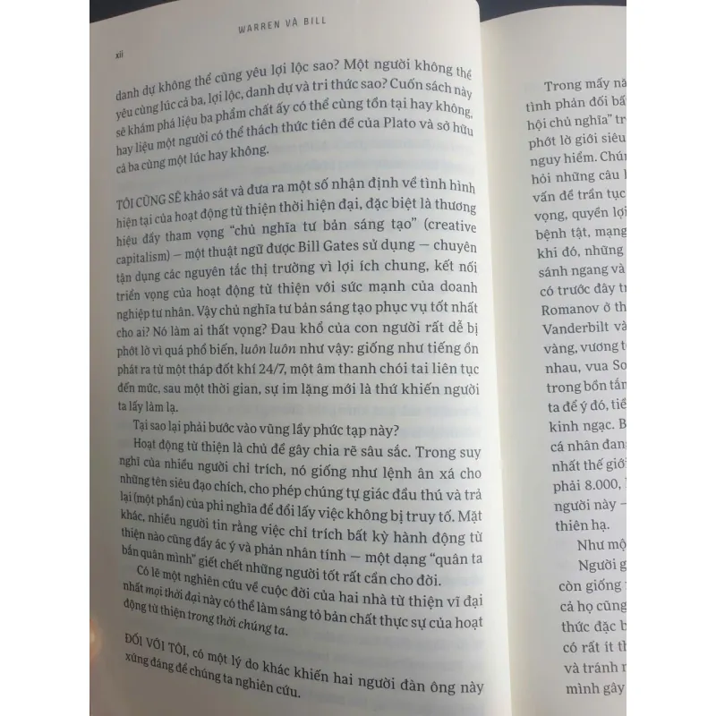 Warren and Bill - Gates, Buffett và tình bạn đã thay đổi thế giới 958255