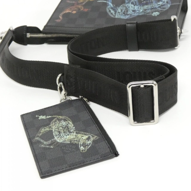 Túi đeo vai Louis Vuitton Damier Graphite Stamp Gaston Wearable Wallet N64608 611532