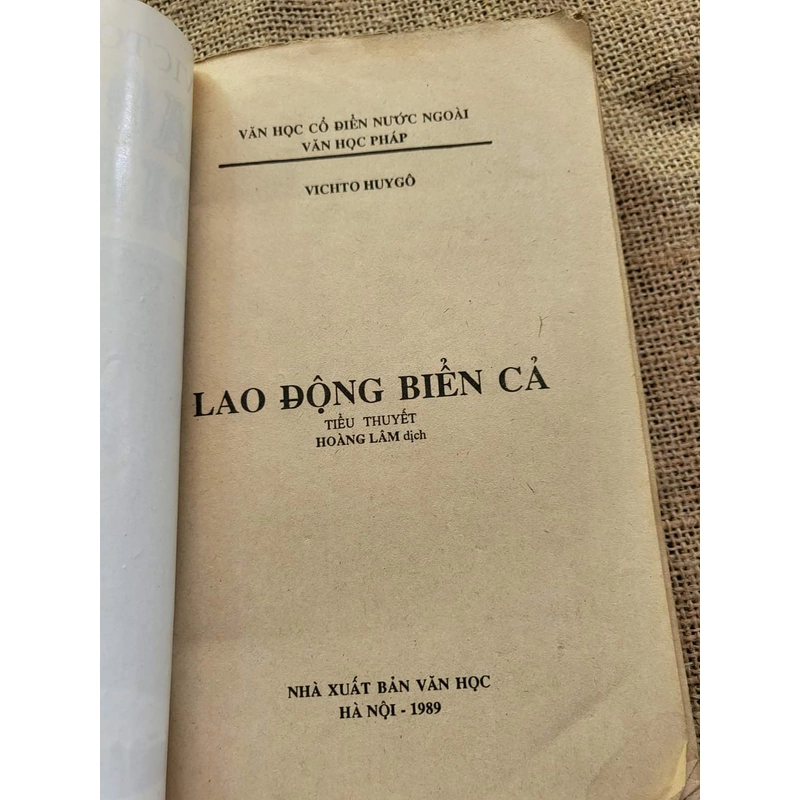 Lào động biển cả _ Victor Hugo 
550 trang; xb 1989
 313040