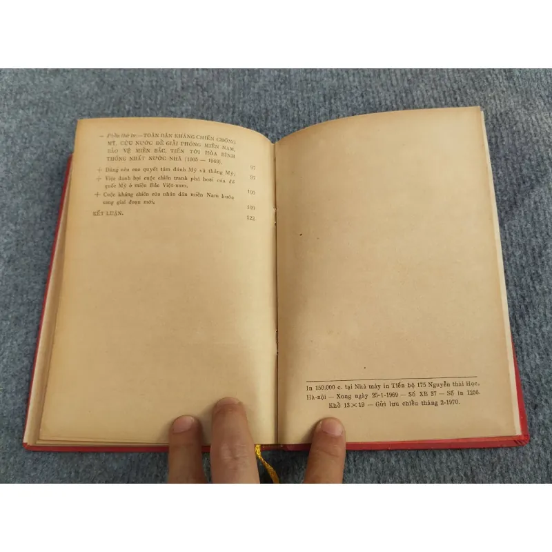 BỐN MƯƠI NĂM HOẠT ĐỘNG CỦA ĐẢNG 993174