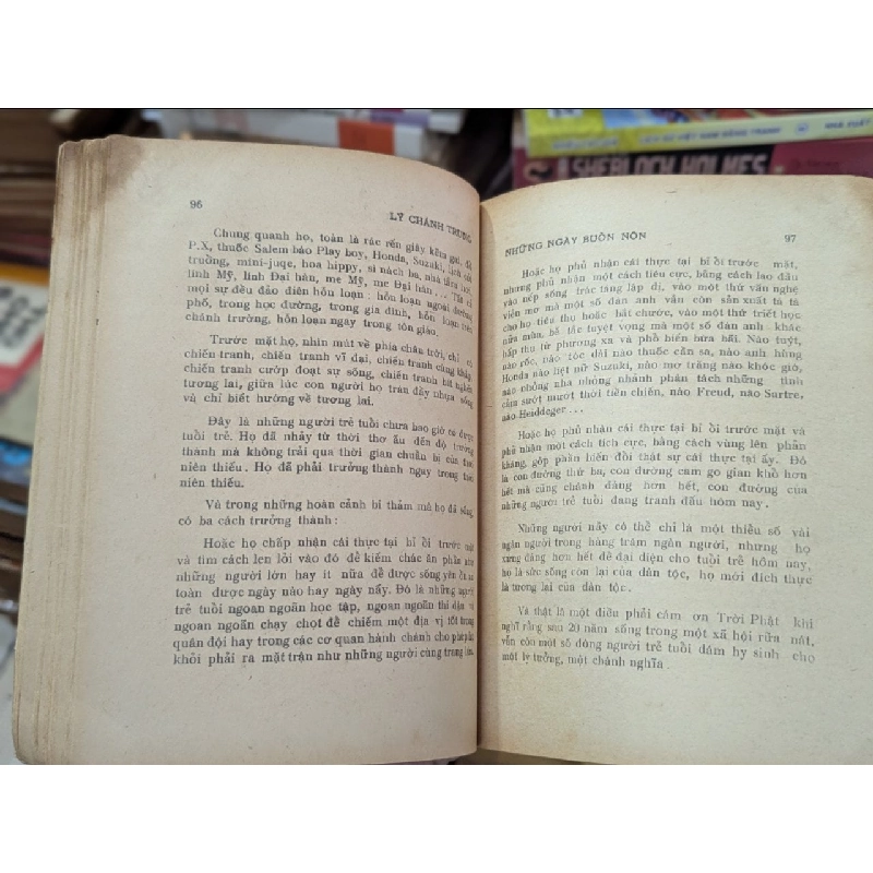 Bọt biển và sóng ngầm - Lý Chánh Trung 125931