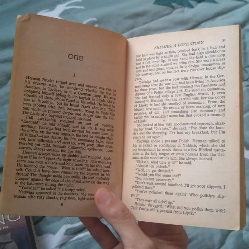 Enemies, a love story - Issac Bashevis Singer 720773