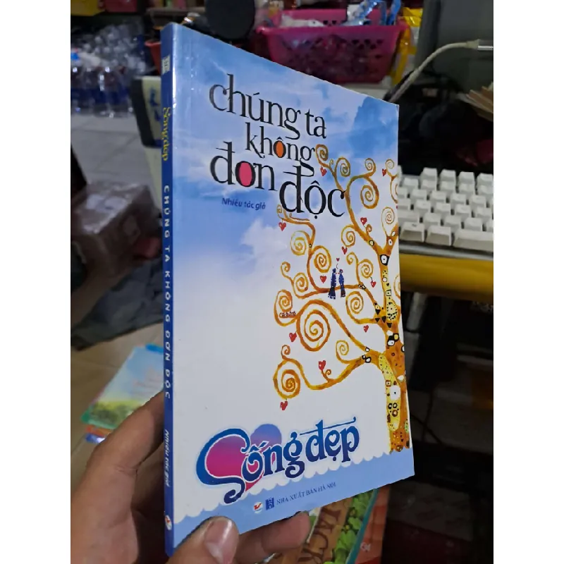 Chúng ta không đơn độc - 2017 mới 90% - VĂN HỌC - HCM0111 629326