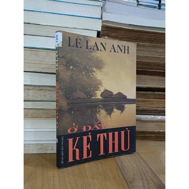 Ở đất kẻ thù - Lê Lan Anh 934505