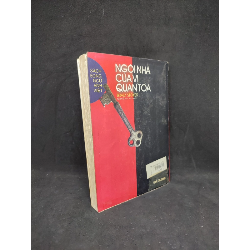 Ngôi nhà của vị quan tòa - sách song ngữ Anh Việt( có chữ )  mới 70% HPB.HCM2104 36349