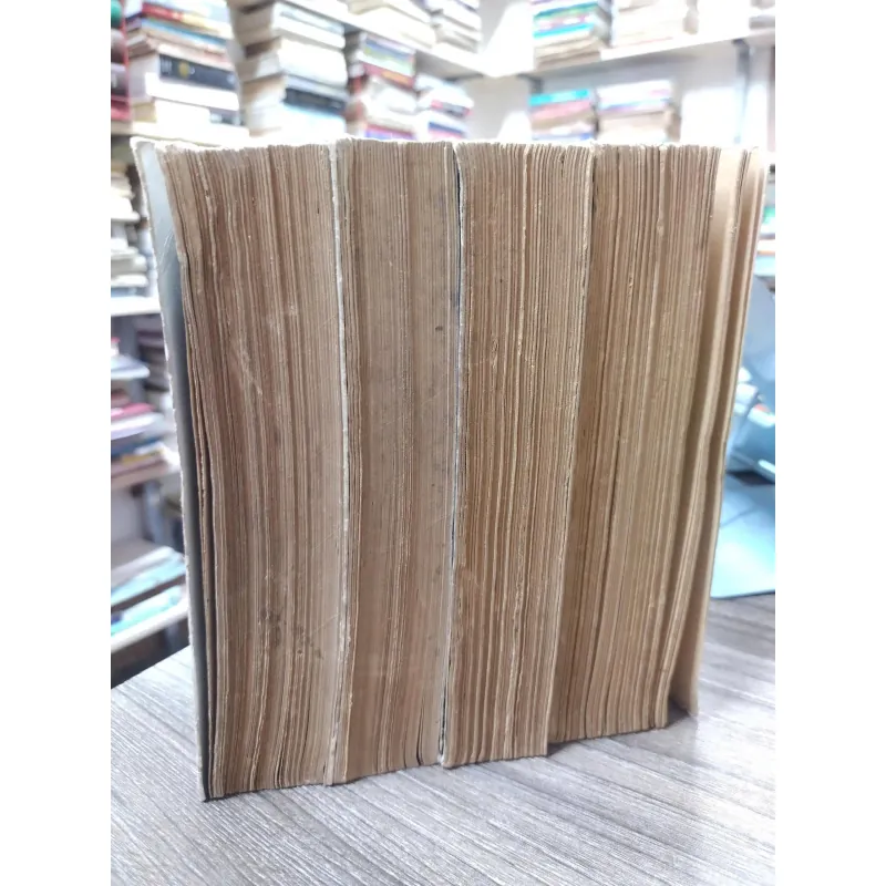 Sách: Những người khốn khổ (Trọn bộ 4 tập) - Victor Hugo (A2) 583731