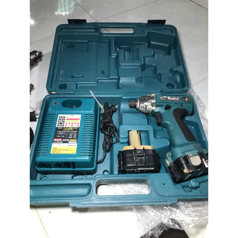 Máy khoan/vặn vít dùng pin sạc Makita Nhật 801135