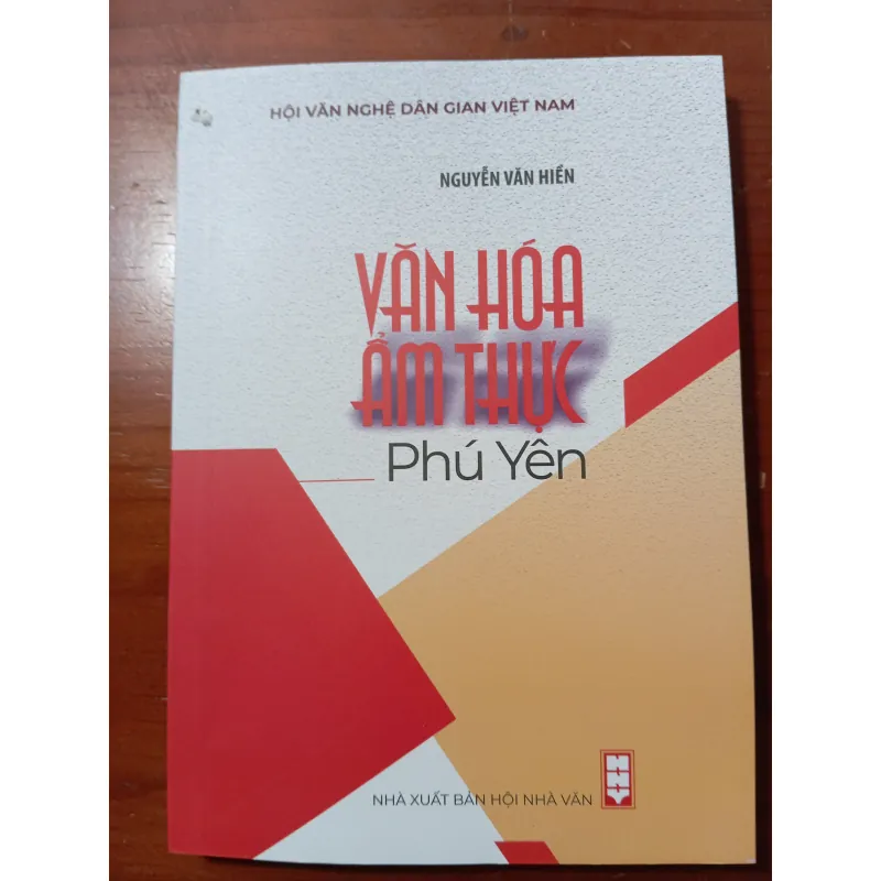 SÁCH NẤU ĂN NHƯNG LÀ Ở PHÚ YÊN (sách nghiên cứu văn hoá) 800446