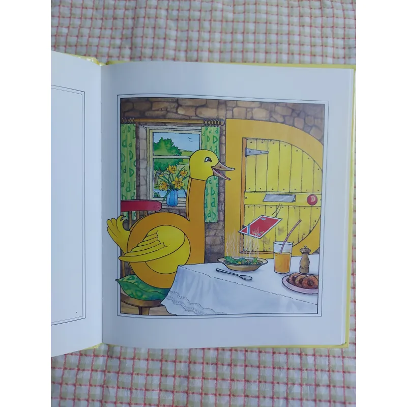 PICTURE BOOK Dippy Duck Dresses Up - BÌA CỨNG 782486