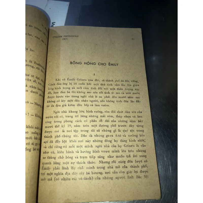 Bông hồng cho Êmily 958682