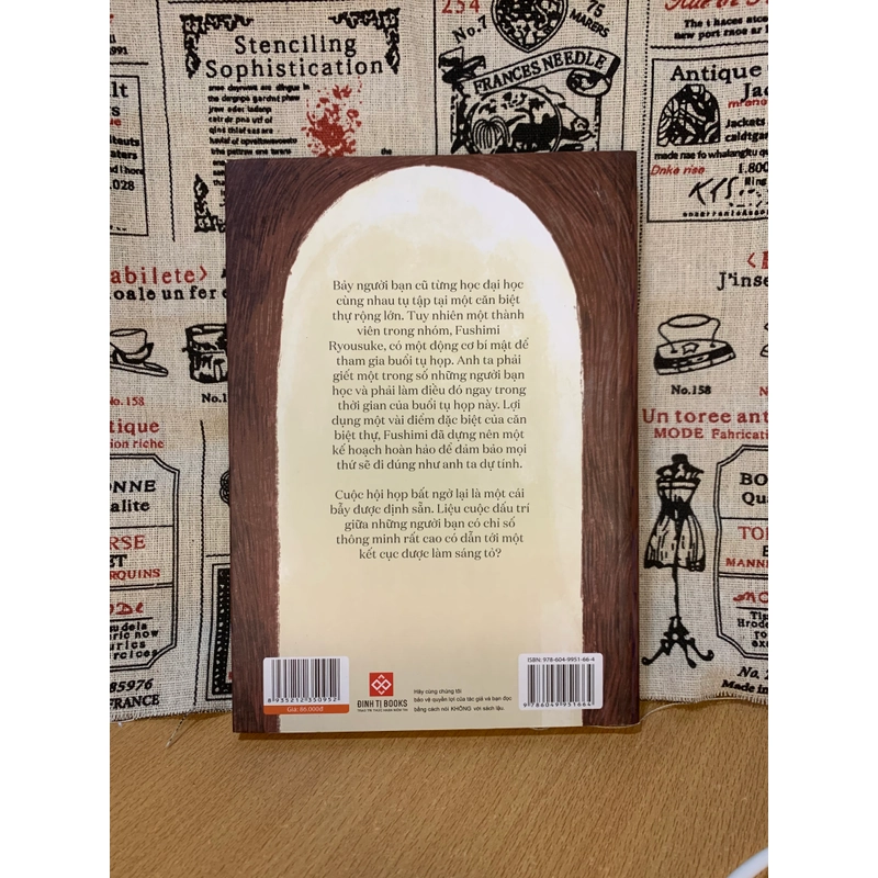 Cánh cửa đóng kín, Mới 97%, tặng kèm Bookmark, Postcard Tô Màu 297597