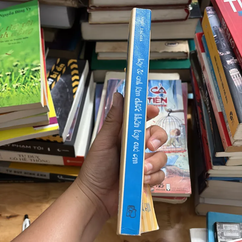 II Sách Tình Yêu: Hãy Để Anh Làm Chiếc Khăn Tay Của Em - 2012 698011