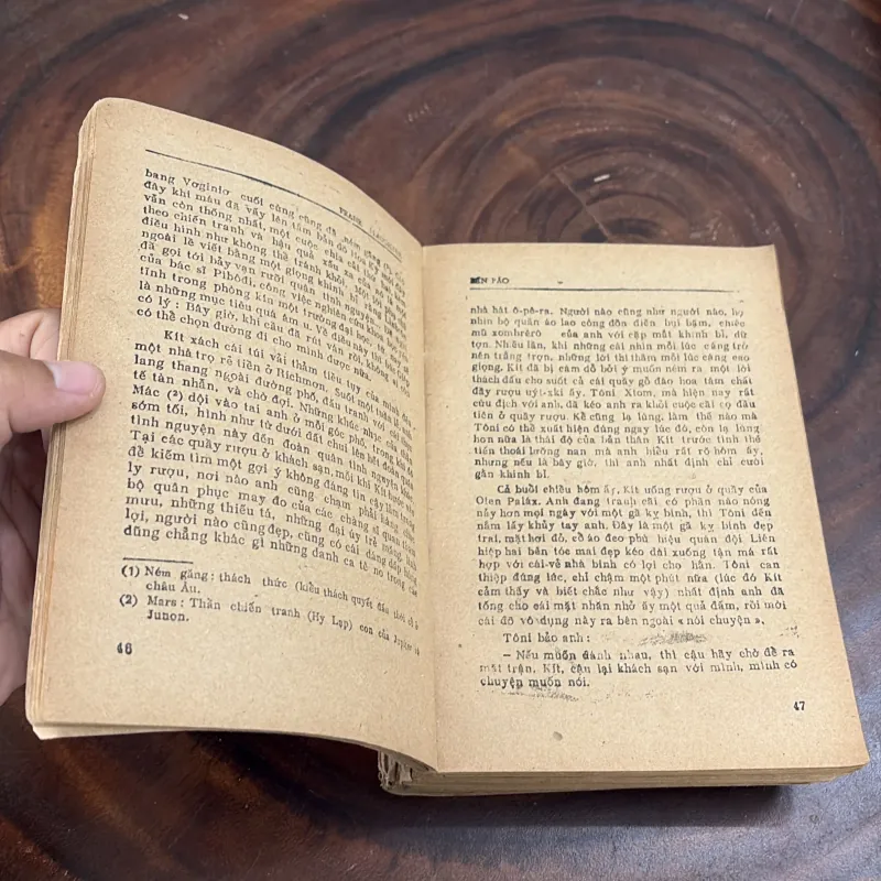 II Văn Học: Bến Bão - FRANK SLAUGHTER - Lâm Đới Châu (Dịch) - 1988 1008958