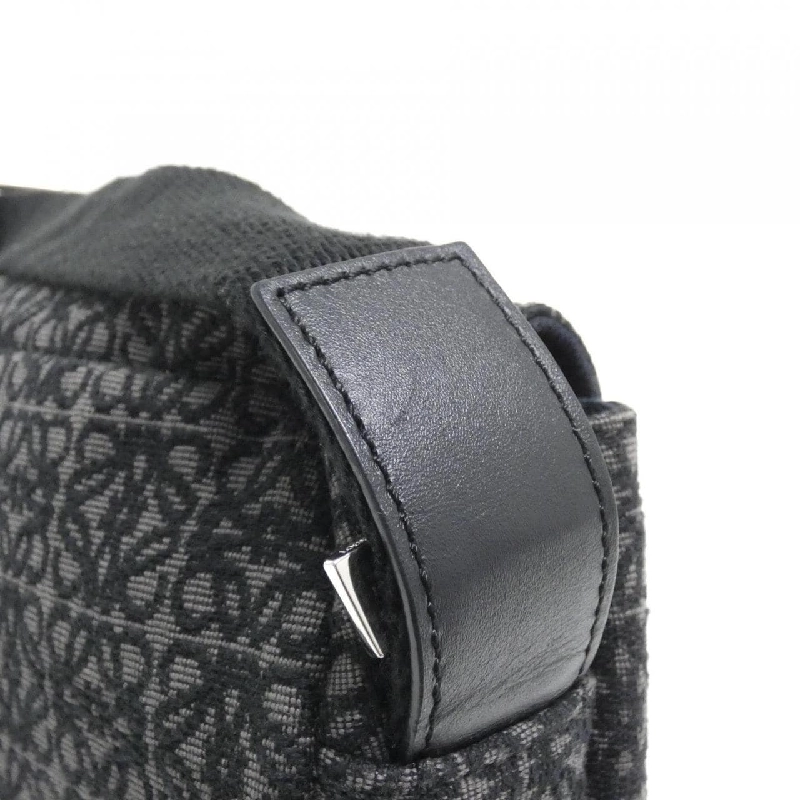 Túi đeo chéo quân đội Loewe XS B553A72X20 612571