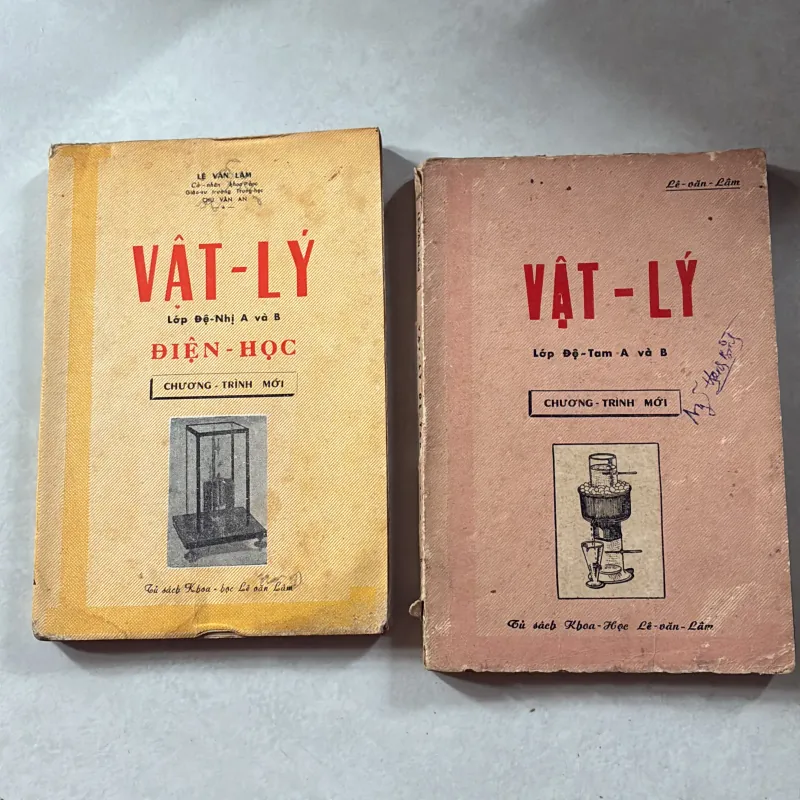 Vật lý lớp đệ nhị/đệ tam A và B - Lê Văn Lâm (2 cuốn) (Sách trước 75) 747830