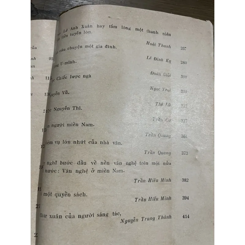 10 năm văn học chống Mỹ ;1972; hơn 400 trang  1030306