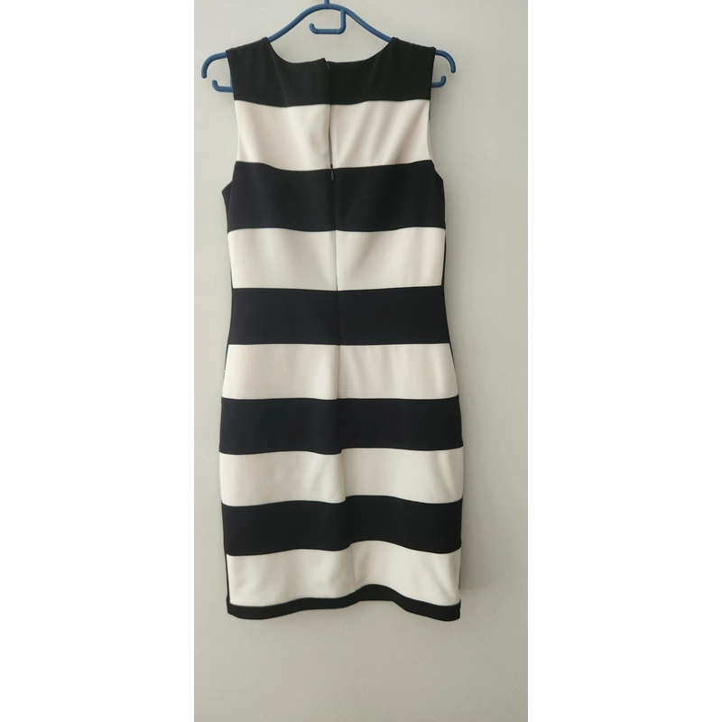 Đầm nữ Calvin Kleinsize S màu đen trắng còn tốt 446052