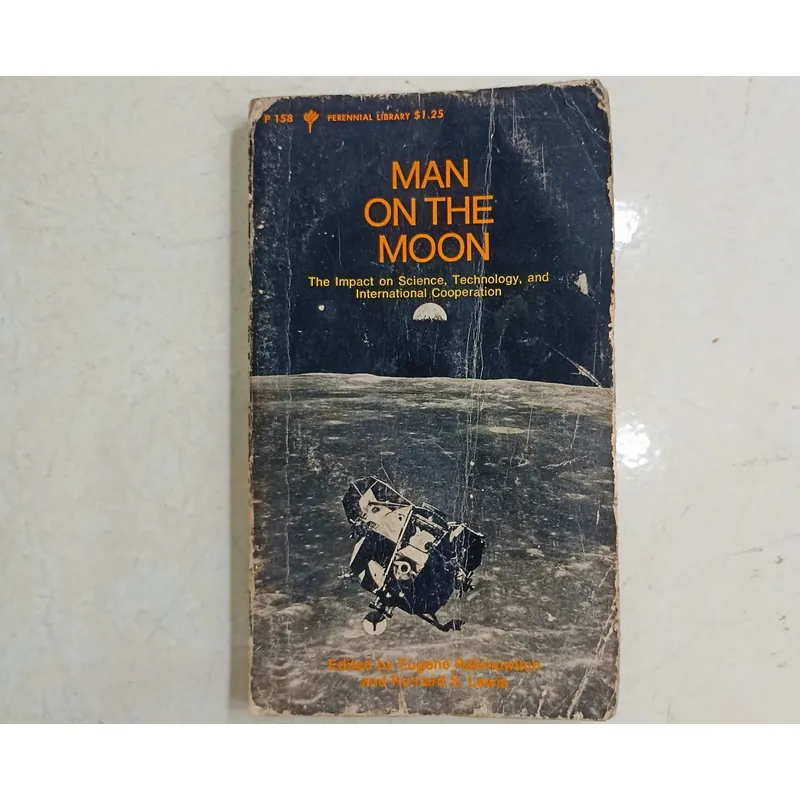 Man on the moon 🌻 723204