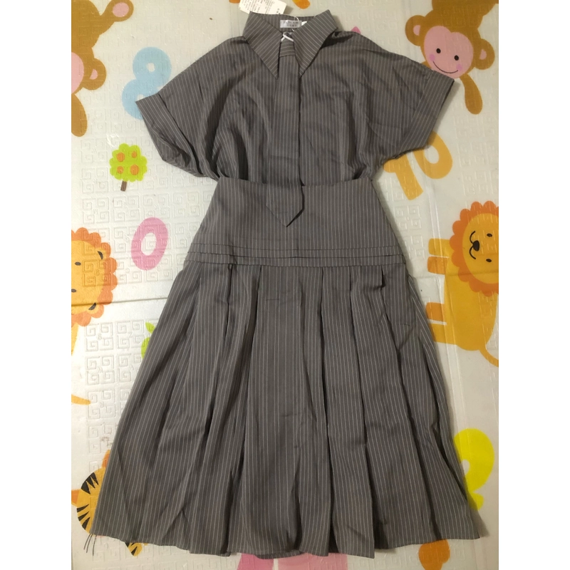 Set váy áo kèm cavat size S new tag 475207