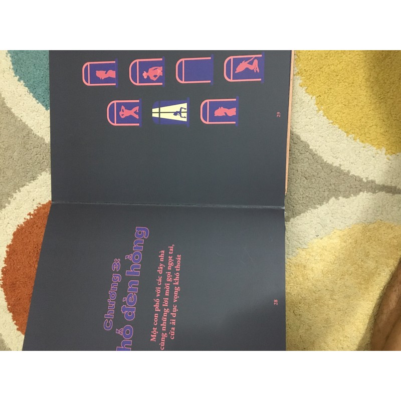 Adventures in DELUSION - bìa cứng, khổ to, giấy bồi cứng màu. 139351