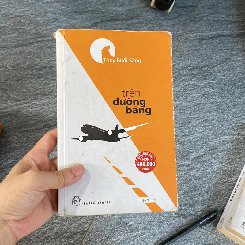 Tony Buổi sáng trên đường băng 530136