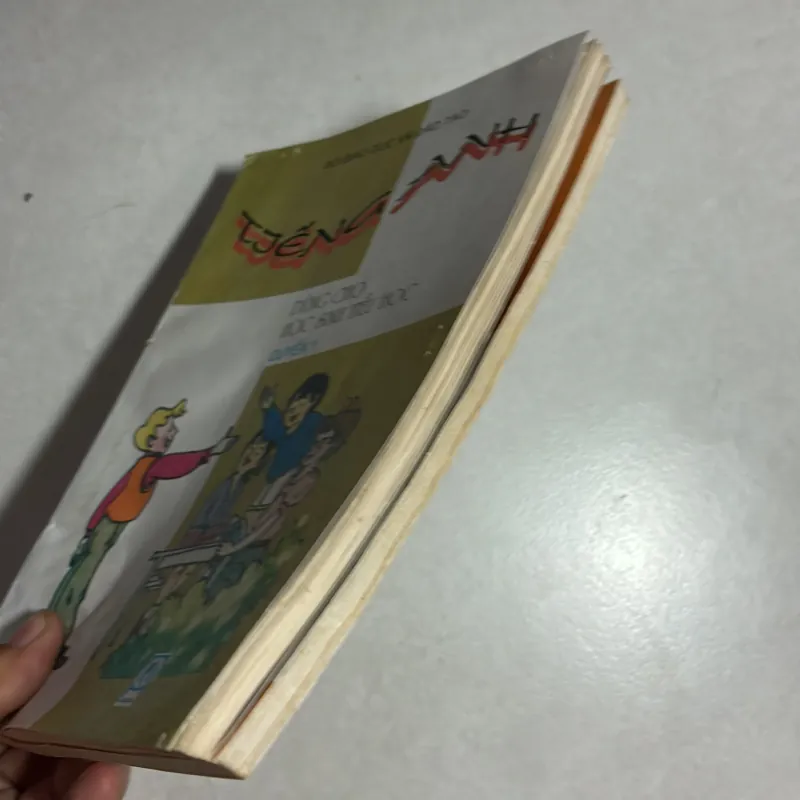 Tiếng Anh dùng cho học sinh tiểu học (2 quyển) - 2004s 784026