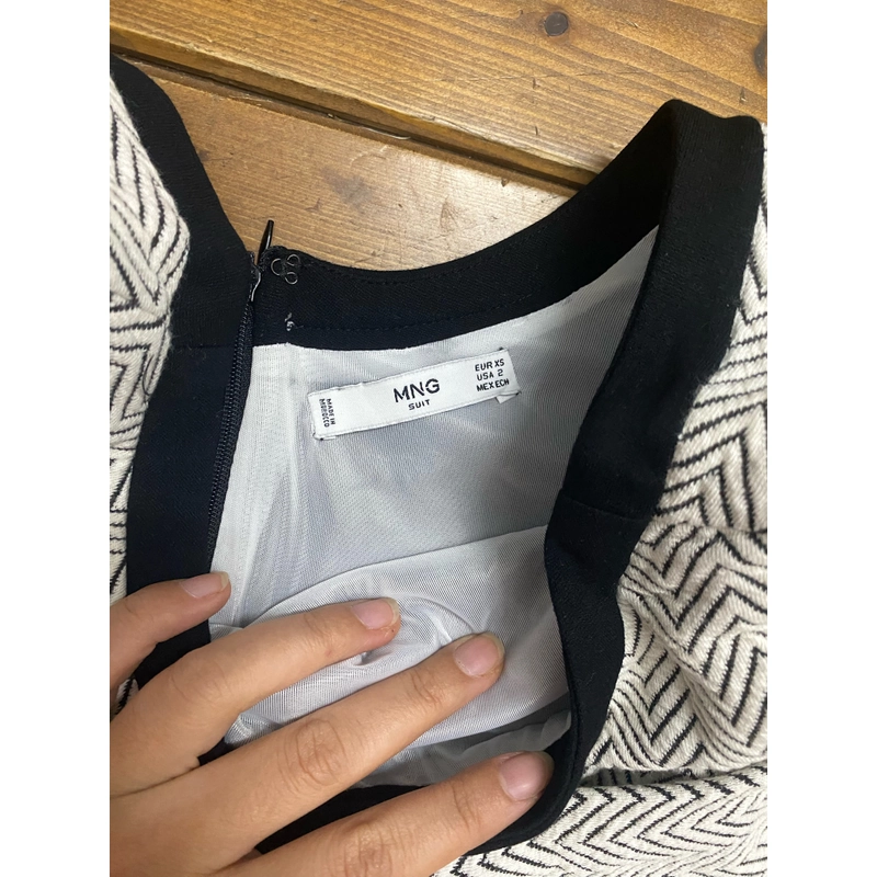 Váy nữ Mango size XS 330102