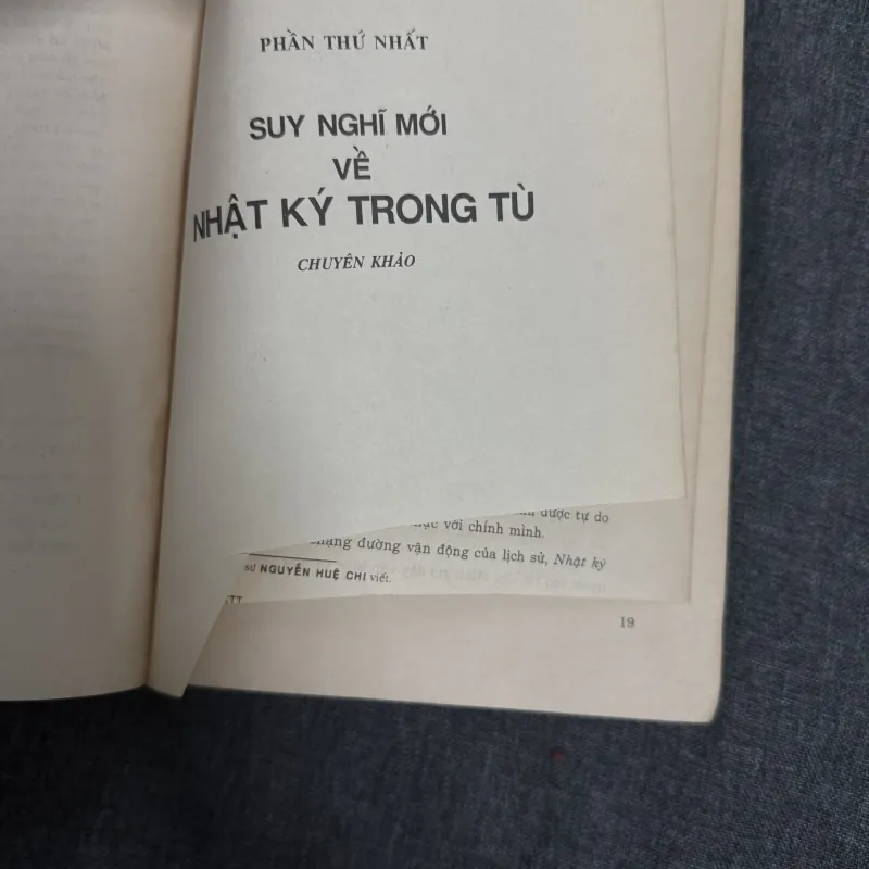 Suy nghĩ mới về Nhật ký trong tù - Nguyễn Huệ Chi chủ biên 791382