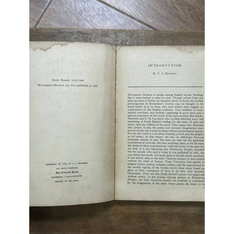 Wuthering Heights – Emily Bronte (Vintage Cover) 731640