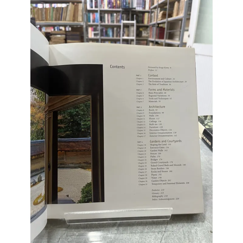 TRADITIONAL JAPANESE ARCHITECTURE - MIRA LOCHER 795501