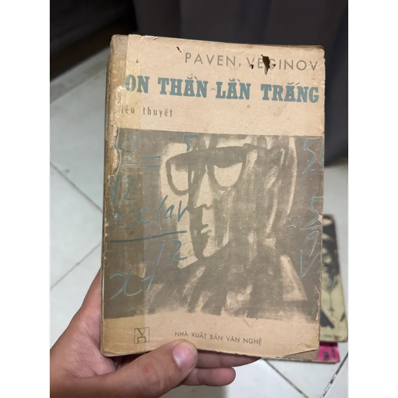 Tiểu thuyết Con thằn lằn trắng  1010966