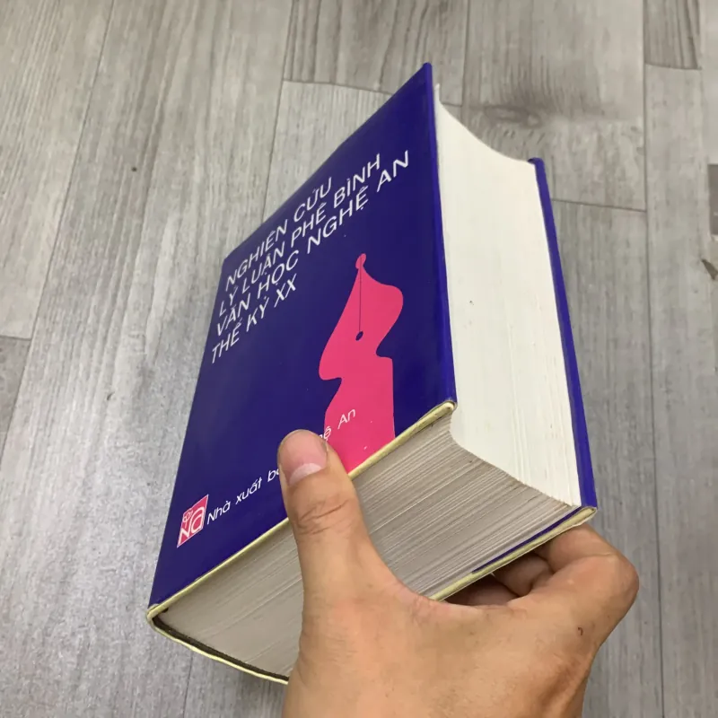 Nghiên cứu lý luận phê bình văn học nghệ an thế kỷ xx. 10b2 1026328