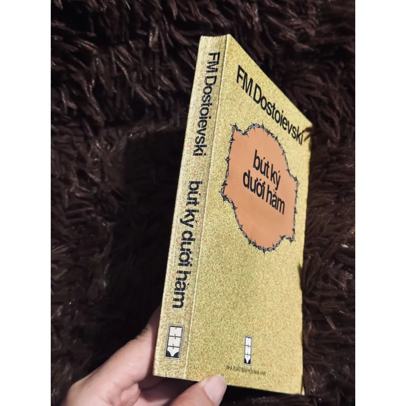 Bút ký dưới hầm (3 truyện ngắn của Dos) 976554