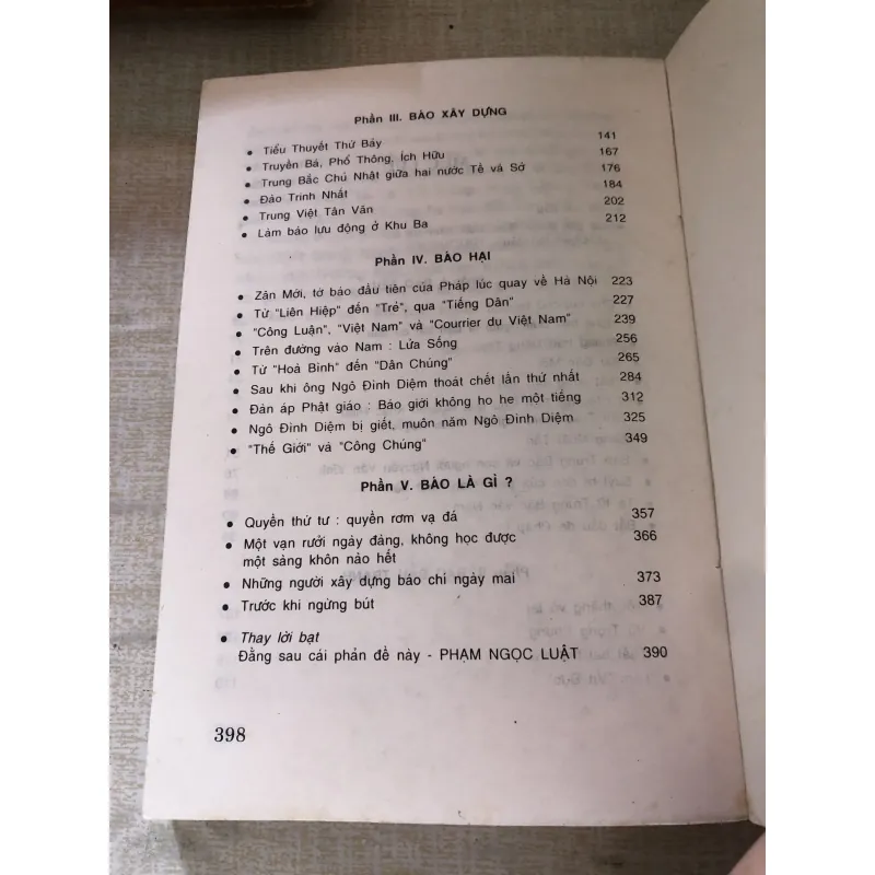 Bốn mươi năm nói láo 993516