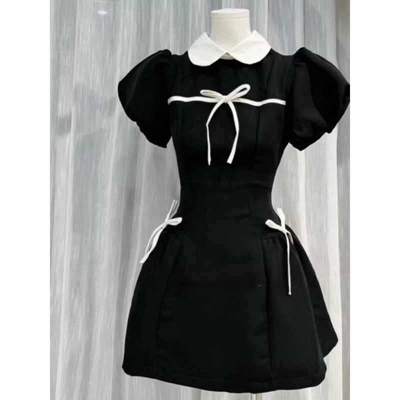 Đầm đen có đính nơ dễ thương 462516