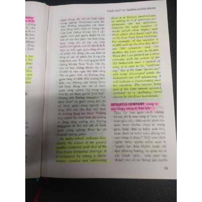 Từ điển thuật ngữ thị trường chứng khoán (bìa cứng) năm 2004 mới 70% ố có viết và highlight nhiều HCM2602 chứng khoán 74642