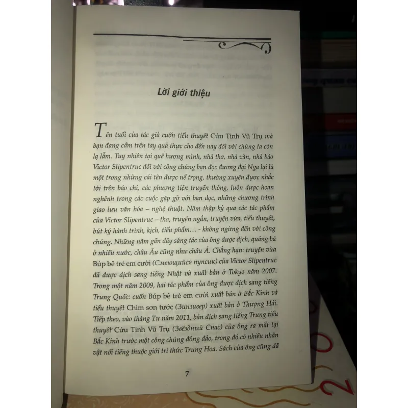 Cứu tinh vũ trụ - Victor Slipentruc 932770