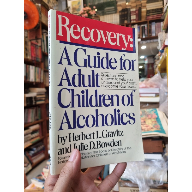 A GUIDE FOR ADULT Children, Parenting & Education Books	 OF ALCOHOLICS : Questions and answers to help you understand your past - Herbert L. Gravitz & Julie D. Bowden 362467