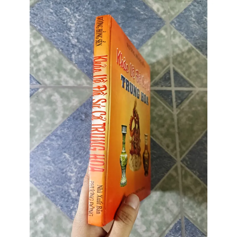 Khảo về đồ sứ cổ Trung Hoa - Vương Hồng Sển 789075