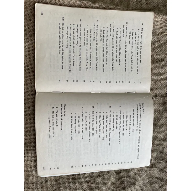 THẾ THỨ CÁC TRIỀU VUA VIỆT NAM - Nguyễn Khắc Thuần 680255