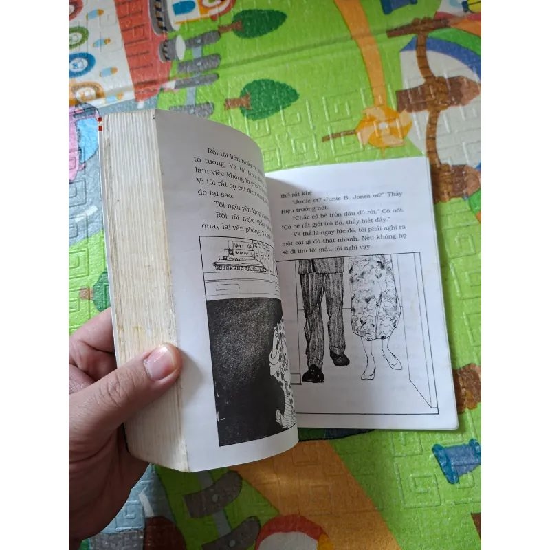 Junie B. Jones và chiếc xe buýt bốc mùi ngớ ngẩn 927035