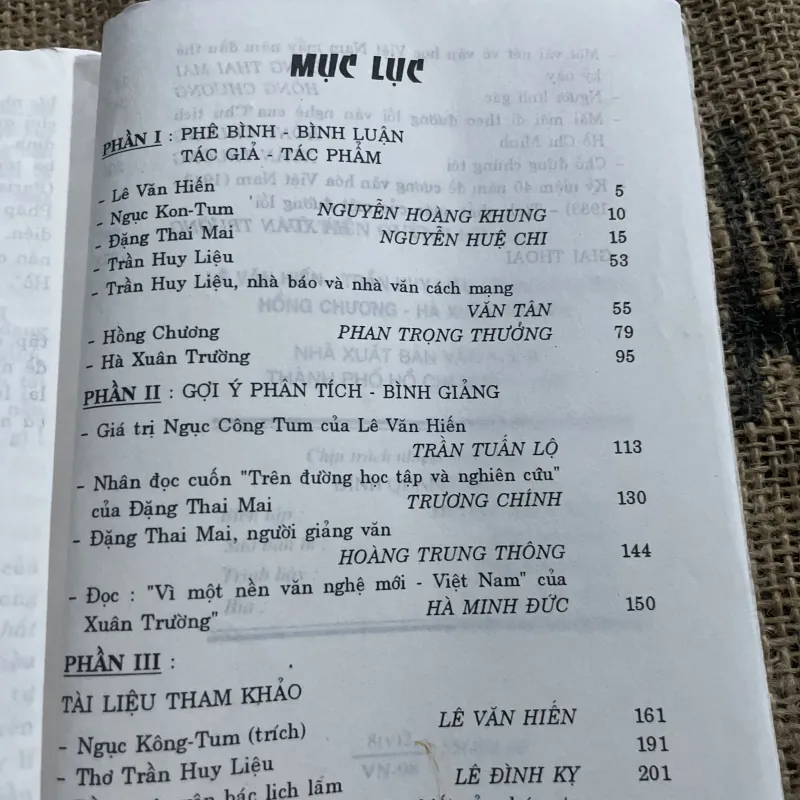 Phê bình văn học LÊ VĂN HIẾN - TRẦN HUY LIỆU ĐẶNG THAI MAI - HỒNG CHƯƠNG HÀ XUÂN TRƯỜNG 1010107