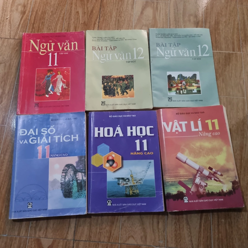 Sách giáo khoa lớp 11,12 cũ 296583