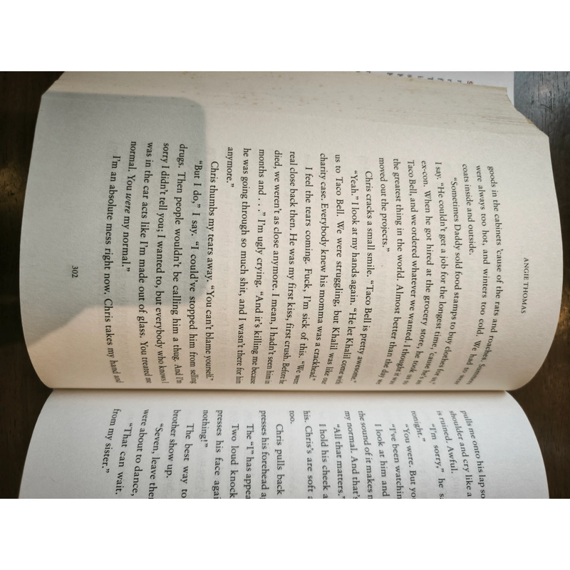Ngoại văn bán chạy NYT về nạn phân biệt chủng tộc - THE HATE U GIVE - ANGIE THOMAS 474705