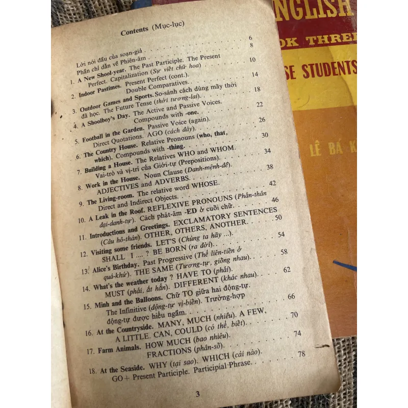 MODERN ENGLISH BOOK THREE FOR VIETNAMESE STUDENTS; Lê bá Kông  1013096